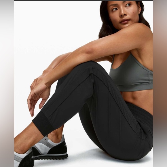 Lululemon wanderer jogger size 4 in black - Picture 2 of 9